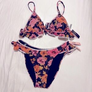 NWT Victoria’s Secret Floral Ruffle Bikini Swimsuit Medium